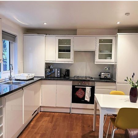 Lovely 2 Bedroom Garden Flat In London Bagian luar foto