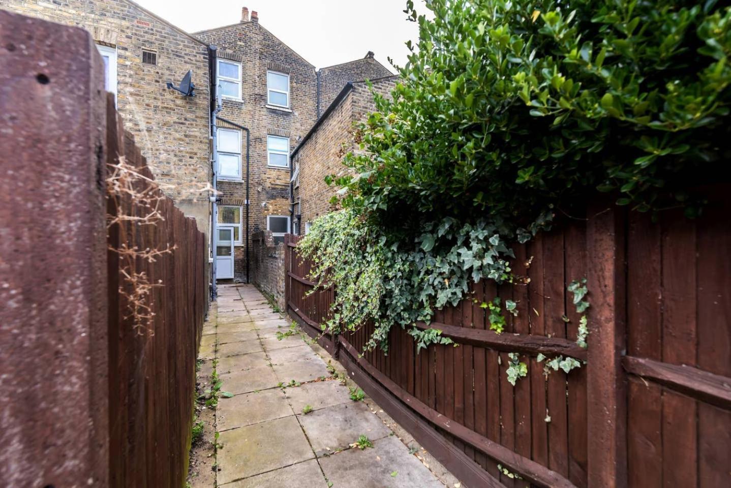 Lovely 2 Bedroom Garden Flat In London Bagian luar foto