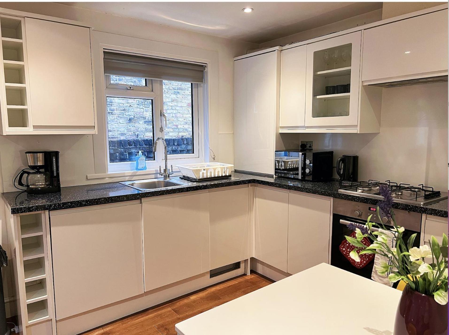 Lovely 2 Bedroom Garden Flat In London Bagian luar foto