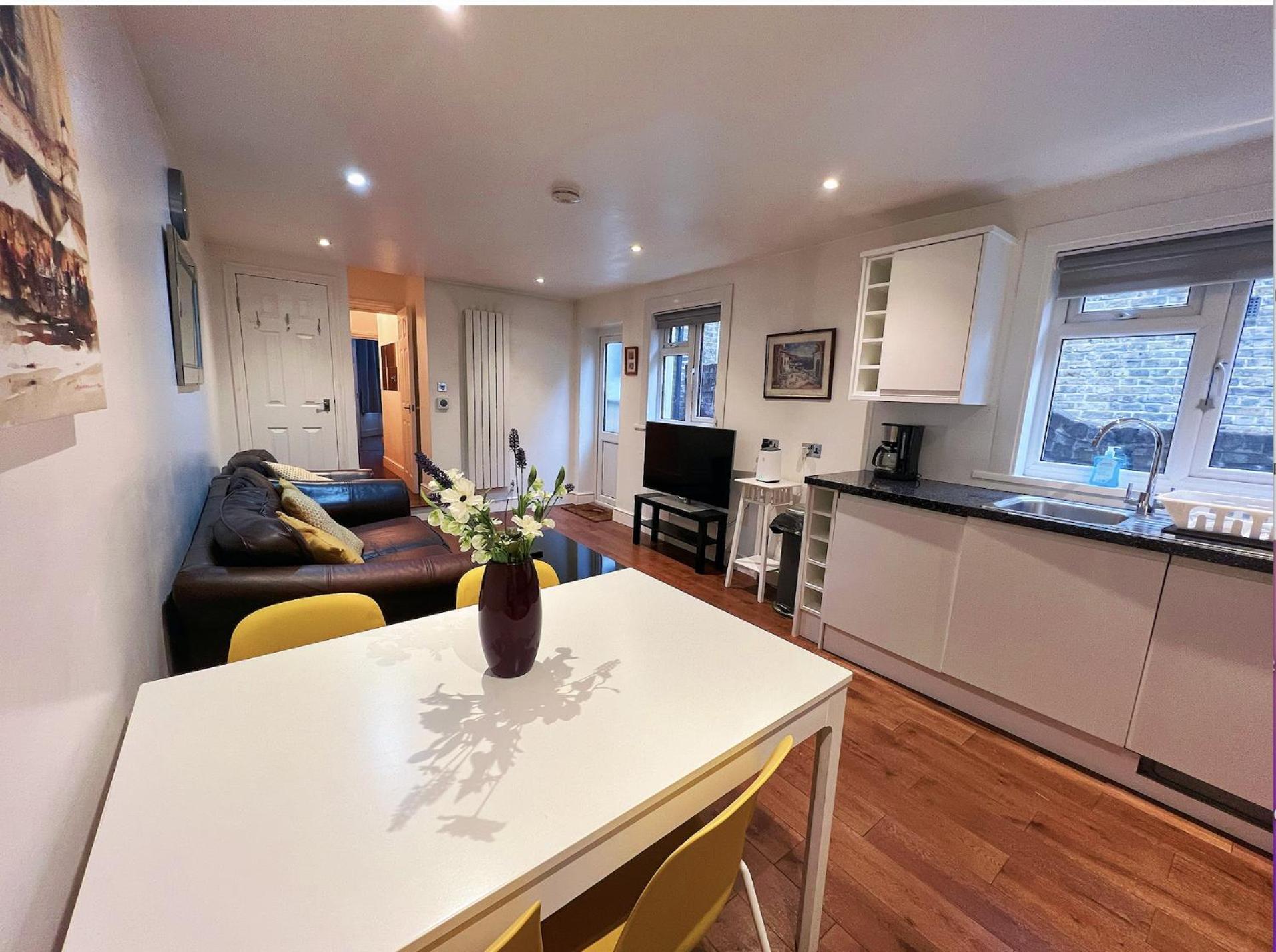Lovely 2 Bedroom Garden Flat In London Bagian luar foto